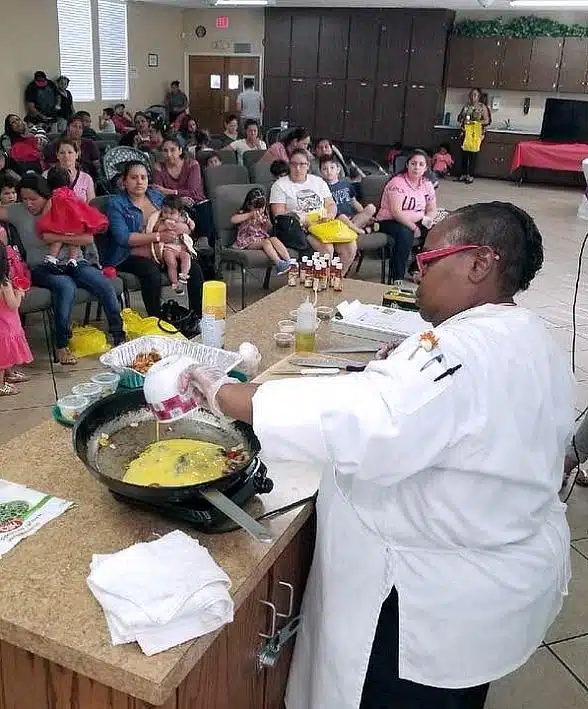 Sunrise Children’s Foundation Hosts WIC Health & Nutrition Fair: Chef demonstrates healthy cooking to families and children in attendance.